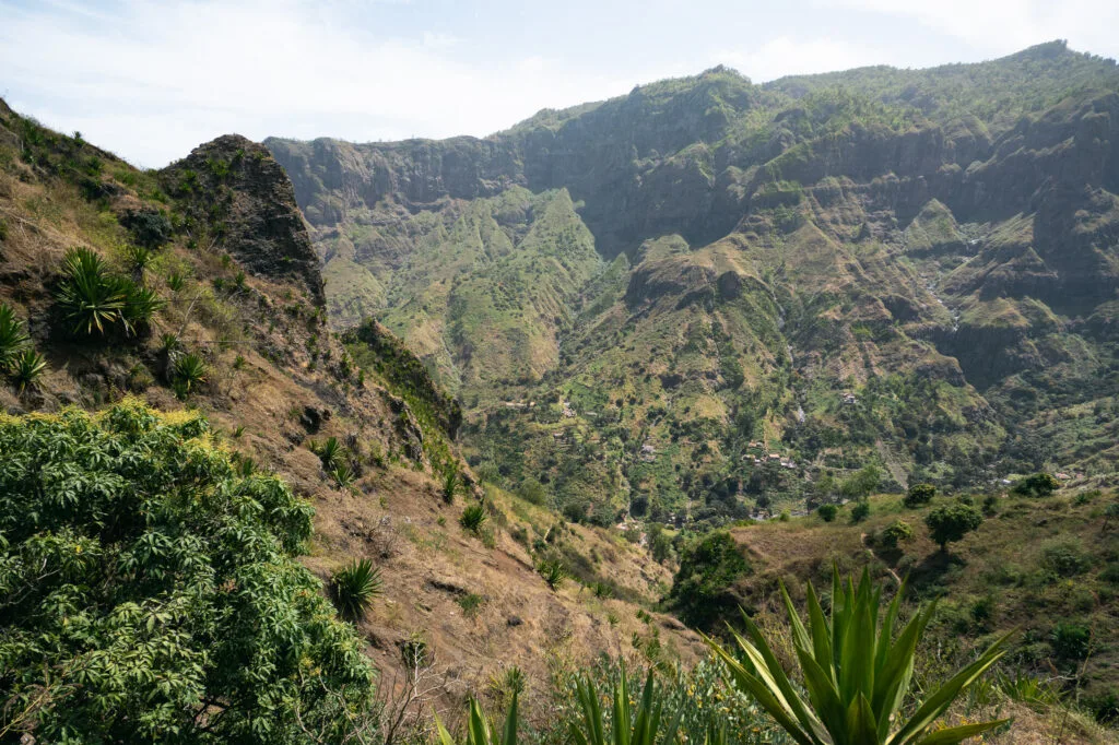 Khám Phá Đảo Santiago: Hành Trình Văn Hóa và Thiên Nhiên Cape Verde