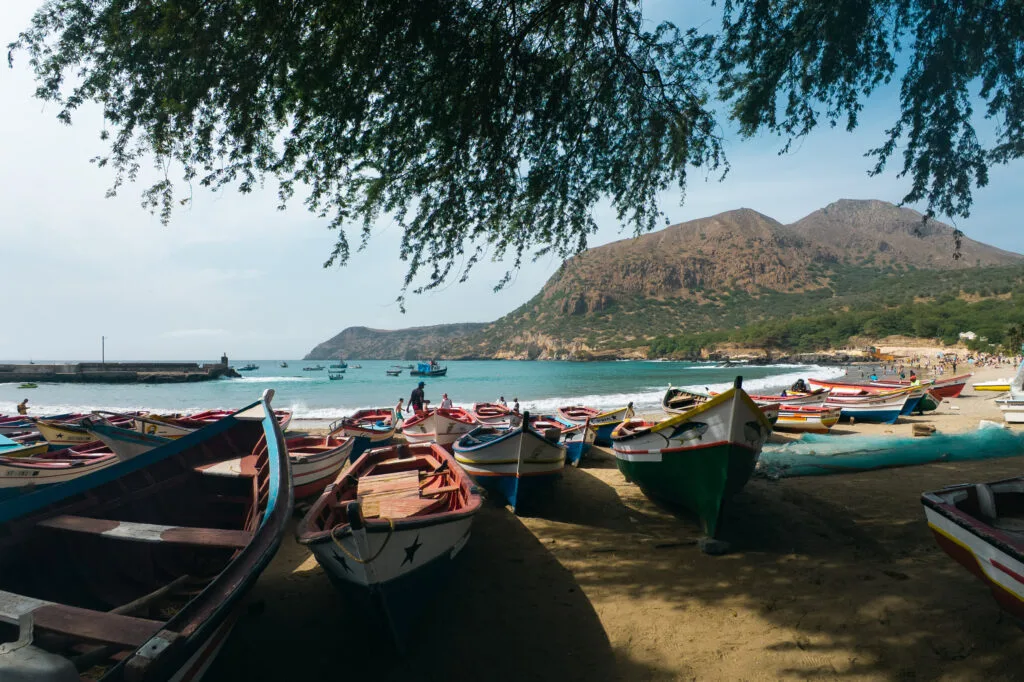 Khám Phá Đảo Santiago: Hành Trình Văn Hóa và Thiên Nhiên Cape Verde