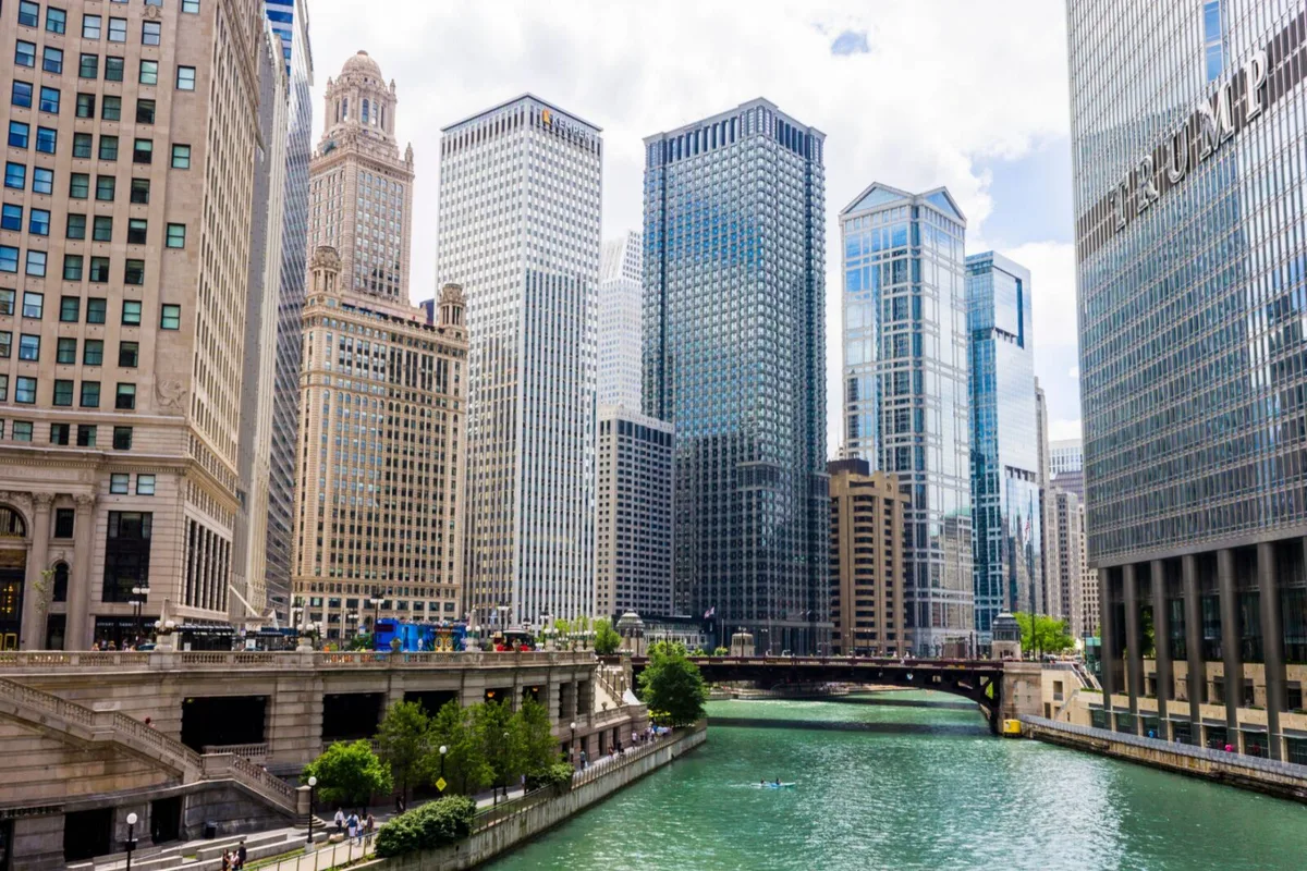 Khám Phá Đường Chân Trời Chicago Qua 28 Tòa Nhà Đặc Trưng