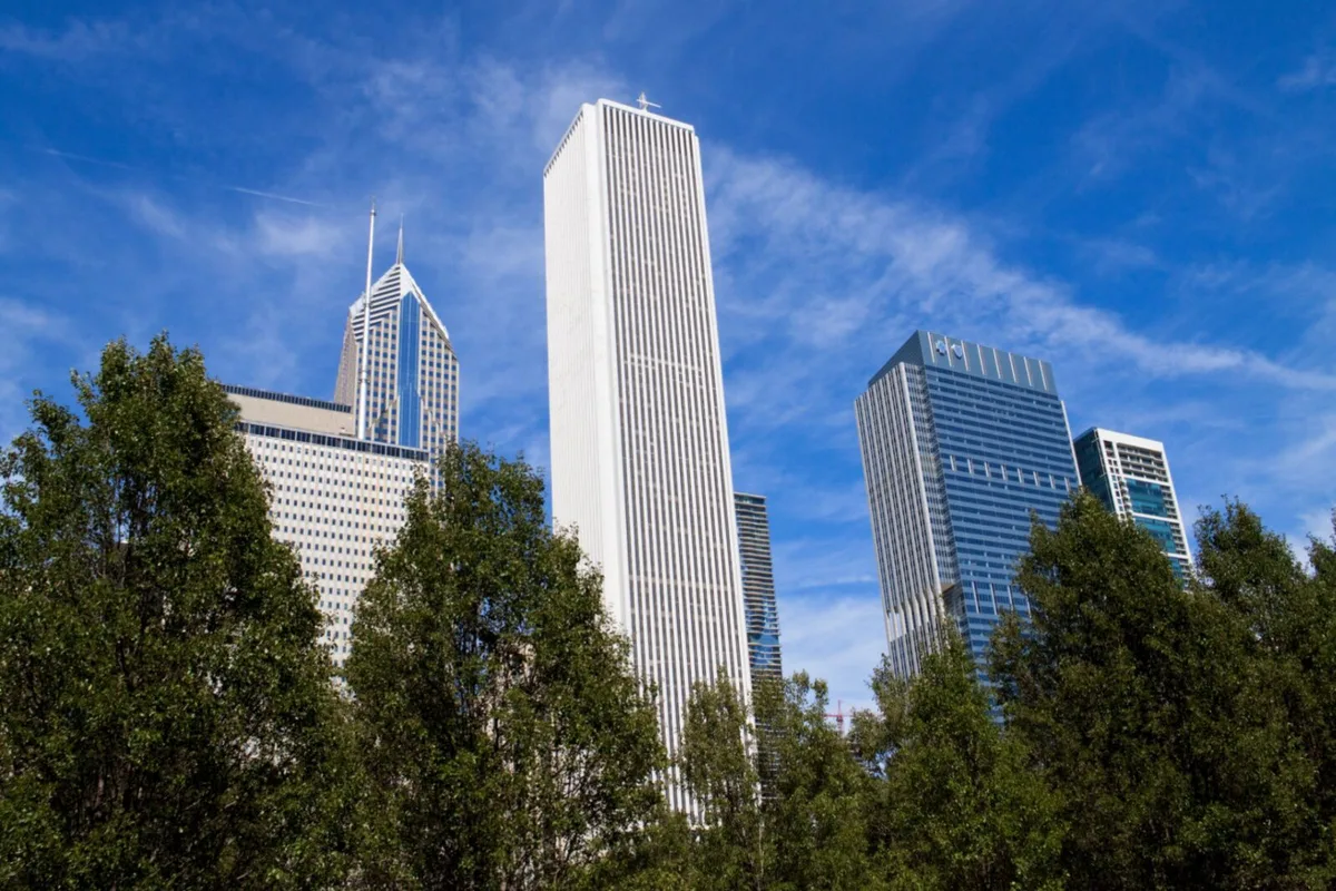 Khám Phá Đường Chân Trời Chicago Qua 28 Tòa Nhà Đặc Trưng