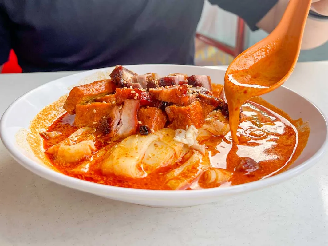 Khám Phá Ipoh Curry Mee: Hương Vị Cà Ri Độc Đáo Tại Yishun