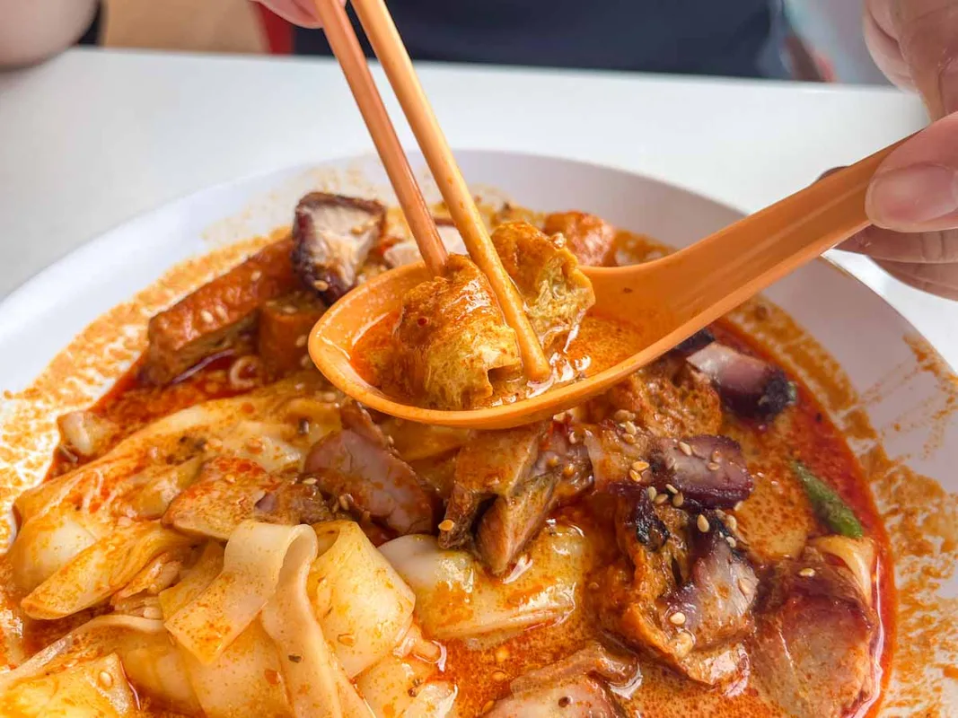 Khám Phá Ipoh Curry Mee: Hương Vị Cà Ri Độc Đáo Tại Yishun