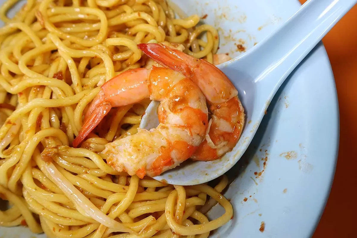 Khám Phá Jasmine Pork Rib Prawn Noodle: Món Mì Tôm Tuyệt Hảo Tại Tekka Centre