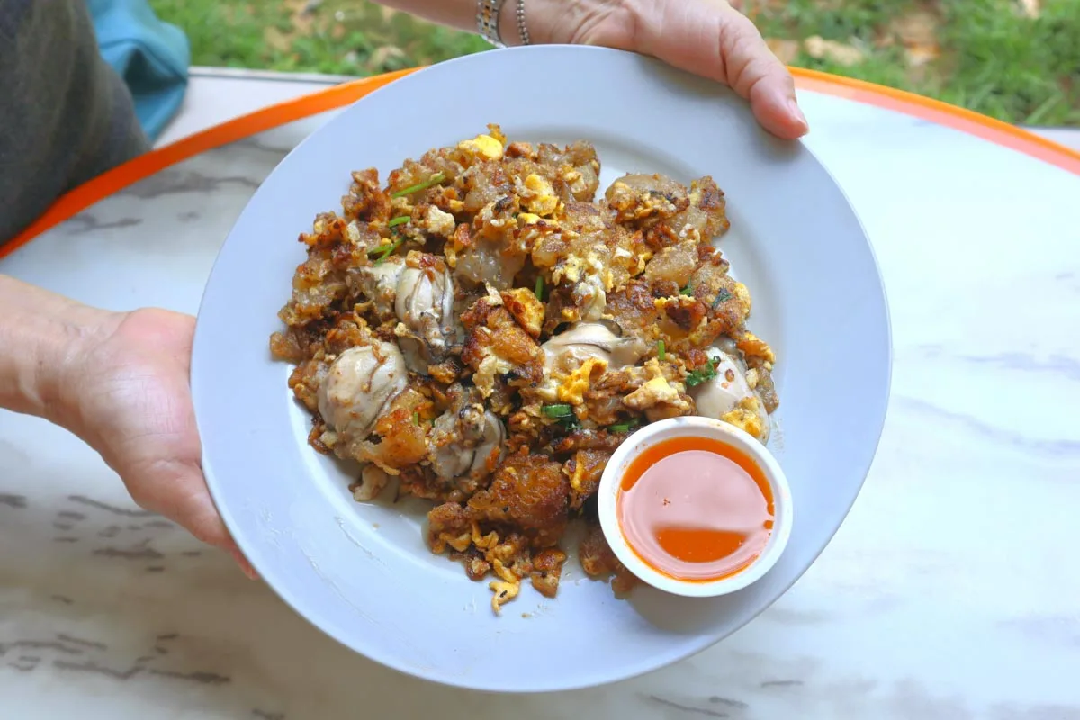 Khám Phá Món Nghêu Chiên Trứng Tại Hougang, Singapore: Hương Vị Độc Đáo