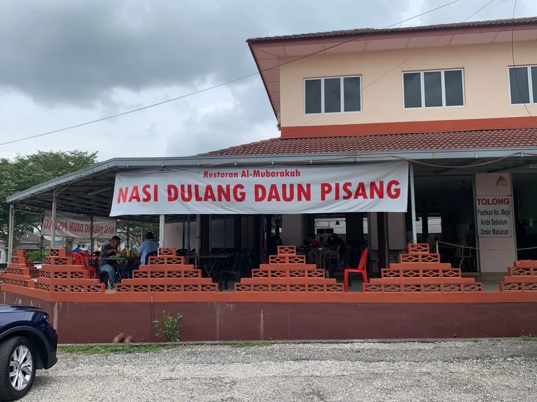 Khám Phá Nasi Dulang Daun Pisang: Quán Ăn Nổi Bật Với Món Sotong Nướng Khổng Lồ Tại Kajang
