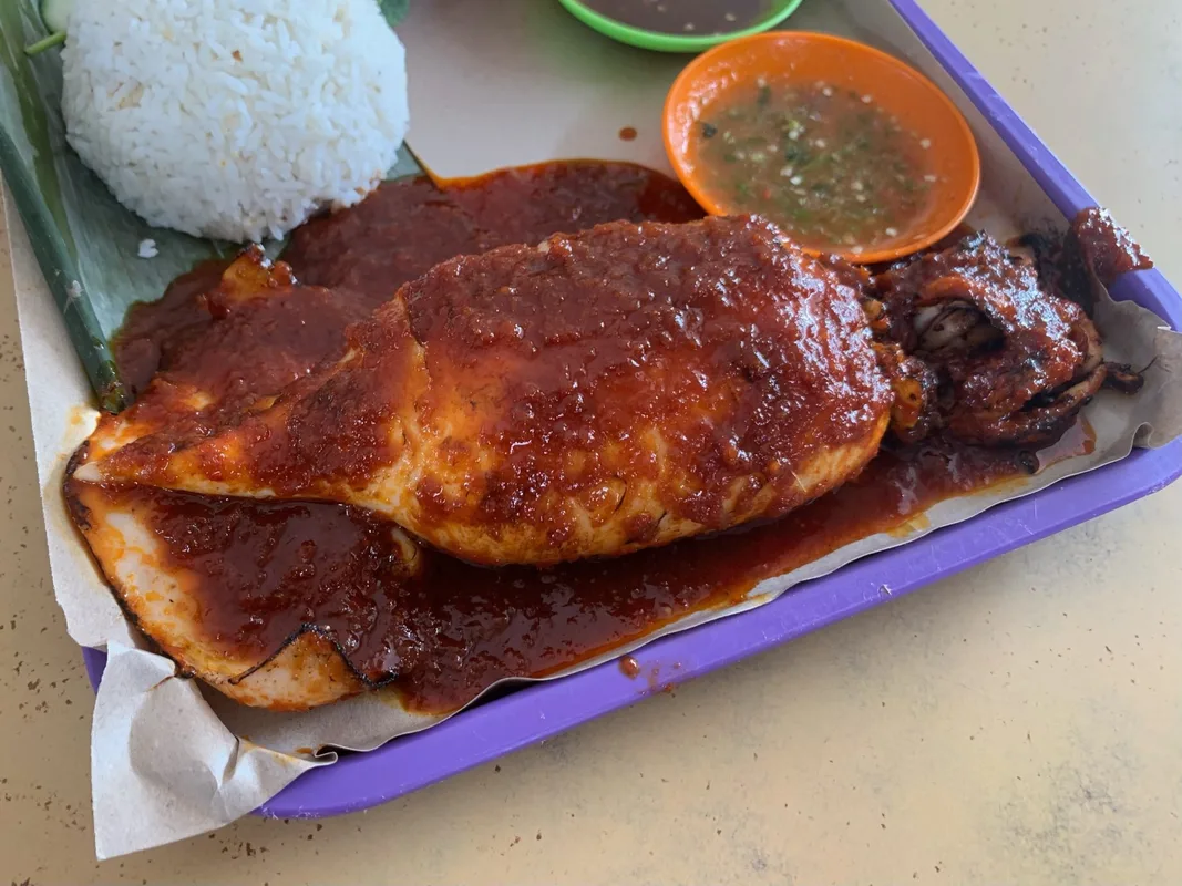 Khám Phá Nasi Dulang Daun Pisang: Quán Ăn Nổi Bật Với Món Sotong Nướng Khổng Lồ Tại Kajang