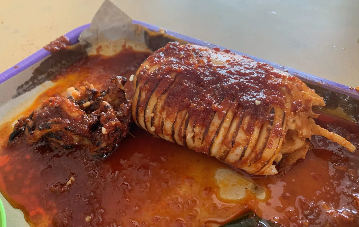 Khám Phá Nasi Dulang Daun Pisang: Quán Ăn Nổi Bật Với Món Sotong Nướng Khổng Lồ Tại Kajang