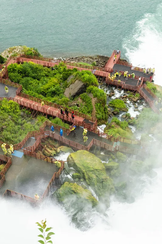 Khám Phá Niagara Falls: Từ Mỹ Sang Canada Trong Một Ngày