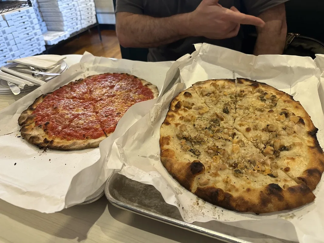 Khám Phá Pizza New Haven: Địa Điểm Không Thể Bỏ Qua Cho Tín Đồ Pizza
