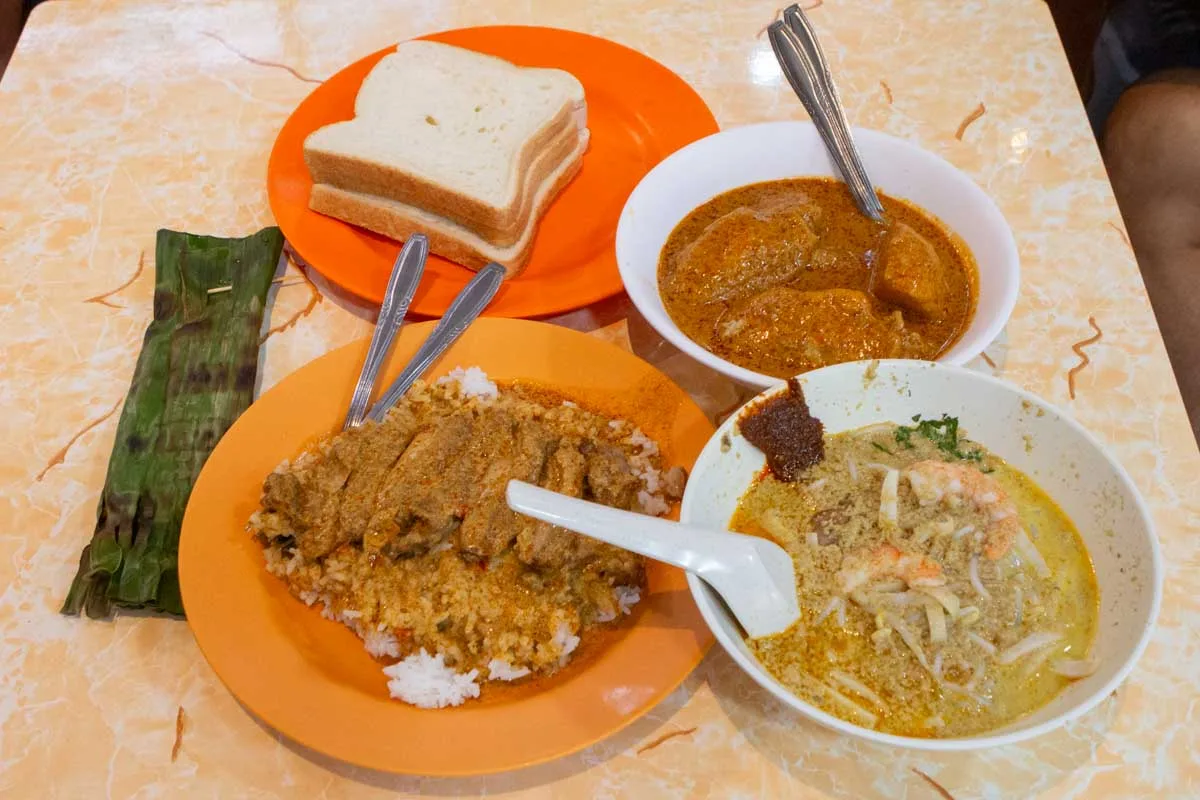 Khám Phá Queensway Original Curry Chicken: Món Cà Ri Gà Ngon Miệng Tại Singapore
