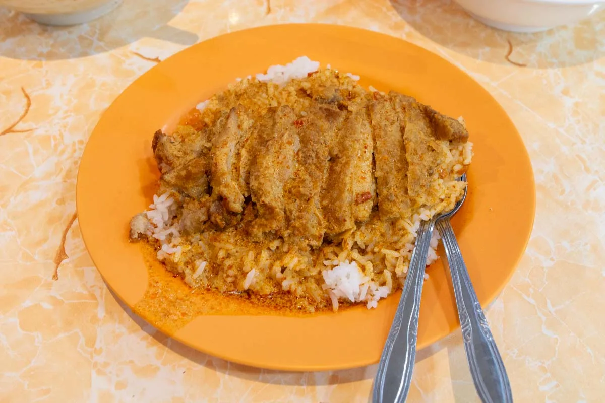 Khám Phá Queensway Original Curry Chicken: Món Cà Ri Gà Ngon Miệng Tại Singapore