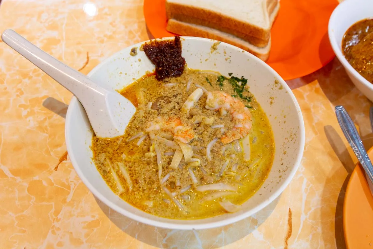 Khám Phá Queensway Original Curry Chicken: Món Cà Ri Gà Ngon Miệng Tại Singapore