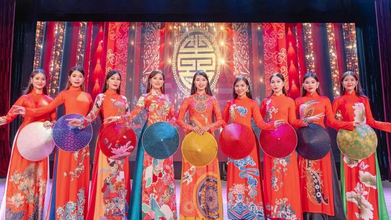 Khám Phá Sự Tinh Tế Trong Show Áo Dài Đà Nẵng