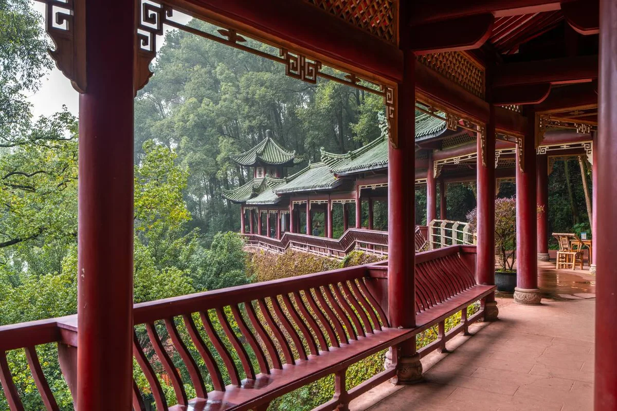 Khám Phá Tượng Phật Khổng Lồ Leshan: Hành Trình Một Ngày Tuyệt Vời