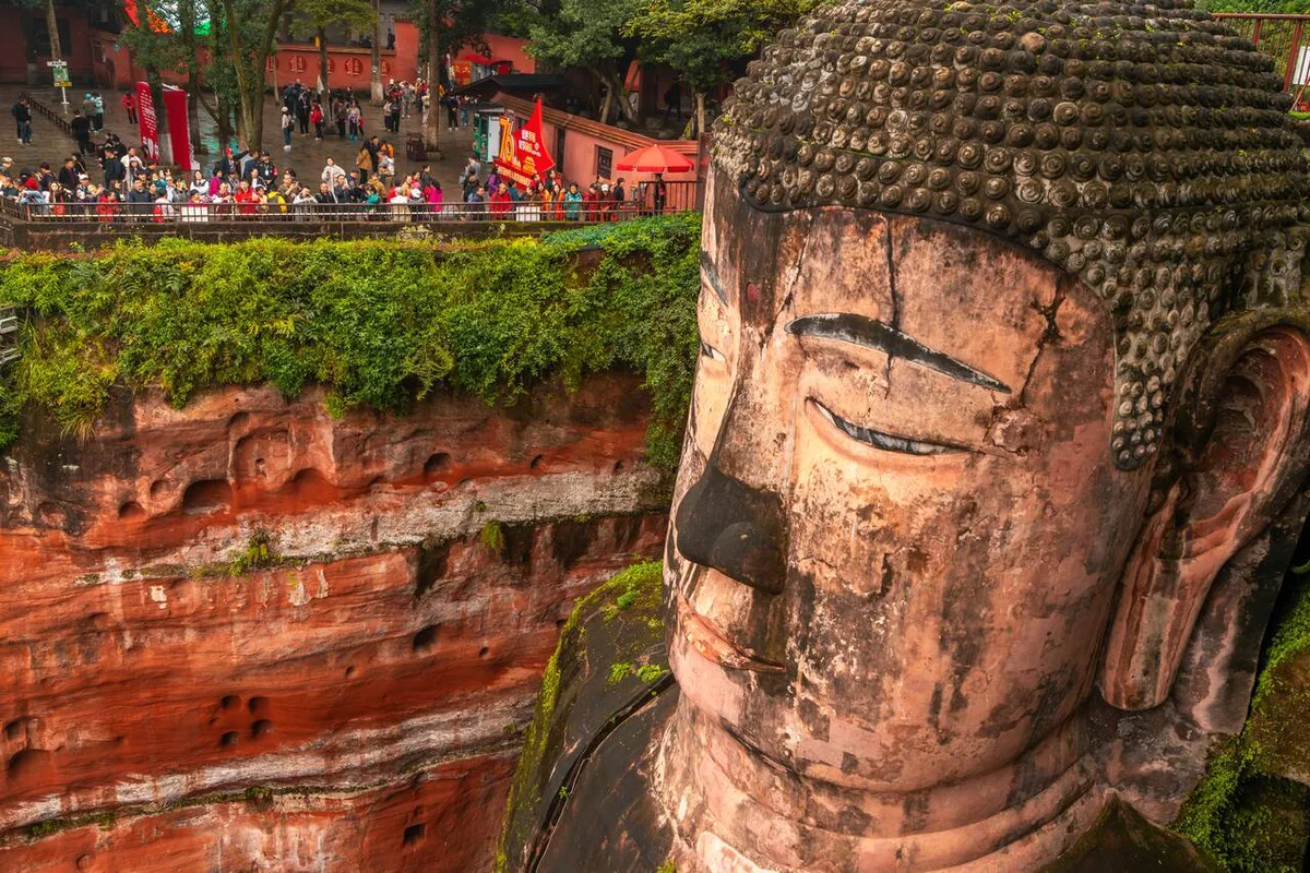 Khám Phá Tượng Phật Khổng Lồ Leshan: Hành Trình Một Ngày Tuyệt Vời