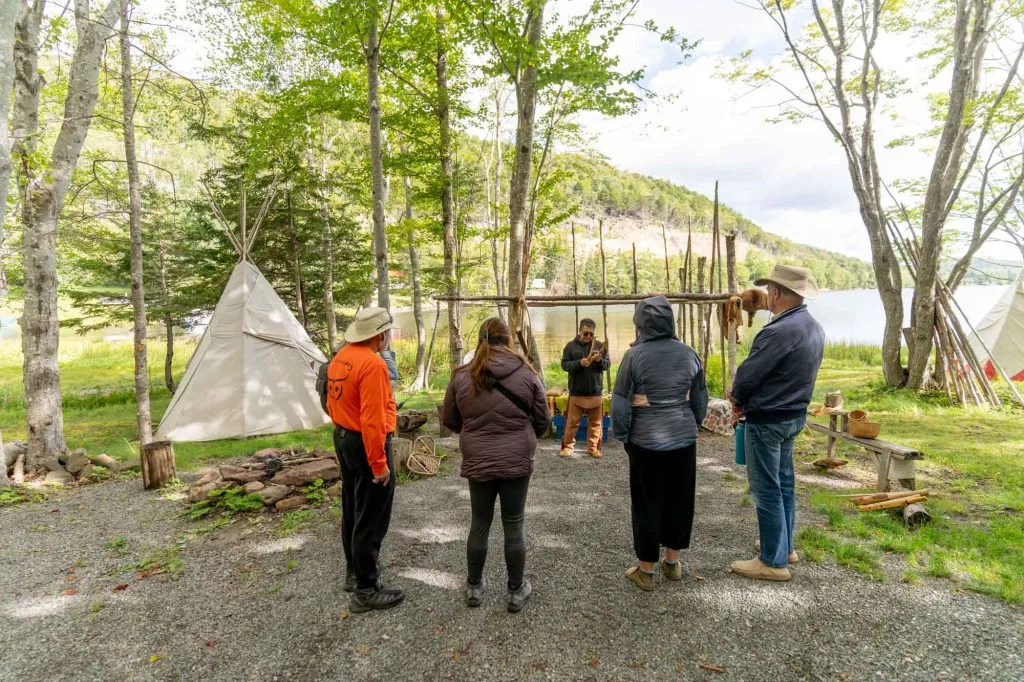 Khám Phá Văn Hoá Thổ Dân ở Nova Scotia: Những Trải Nghiệm Tuyệt Vời