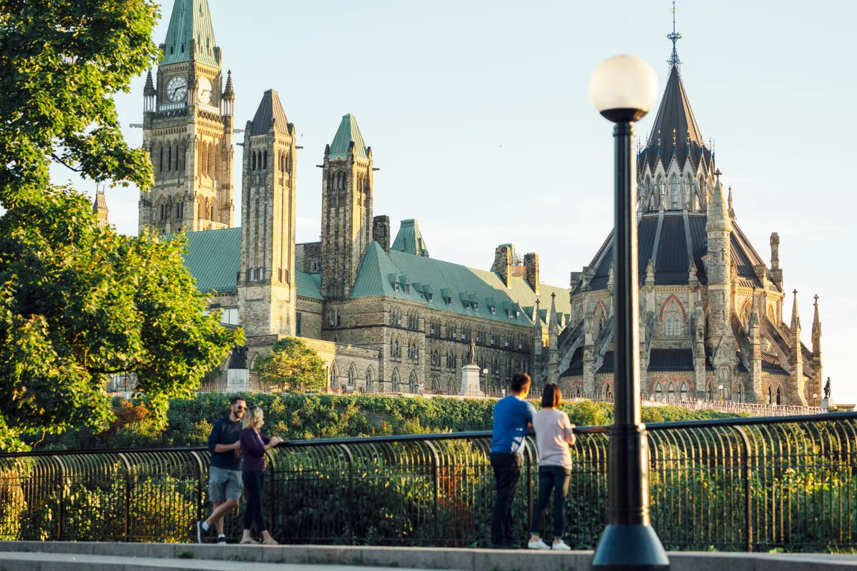 Khám Phá Văn Hóa và Kênh Rạch Tại Thành Phố Đầu Tiên Của Canada