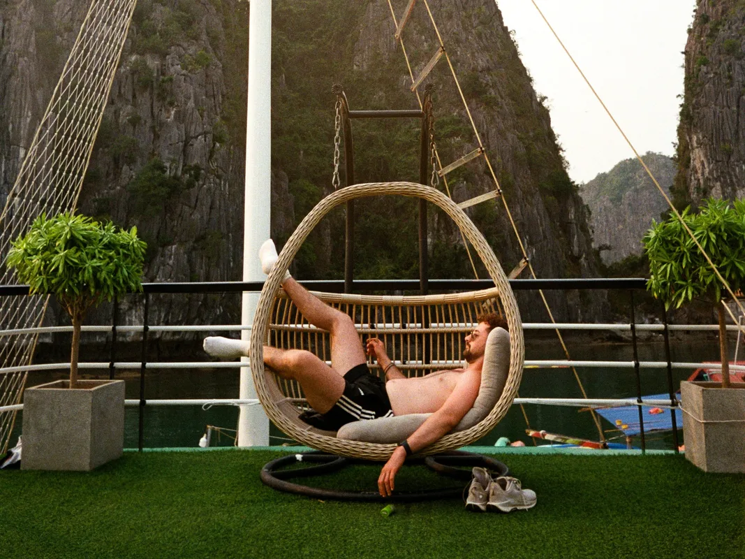 Khám Phá Vườn Quốc Gia Cát Bà: Lịch Trình Trekking 12km Trong Rừng Xanh