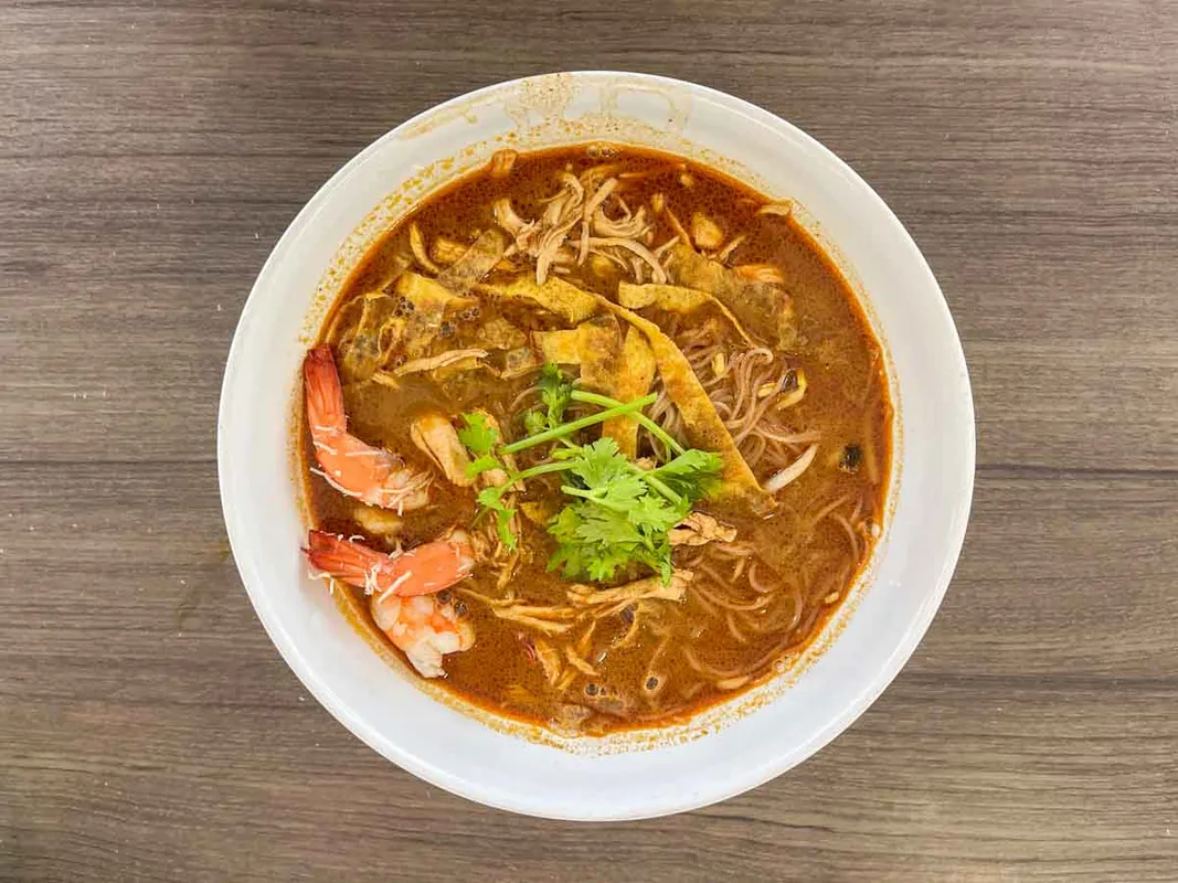 Khám Phá Zhong Pin Noodle House: Kolo Mee Giòn Dẻo và Laksa Đậm Đà Tại Bukit Merah