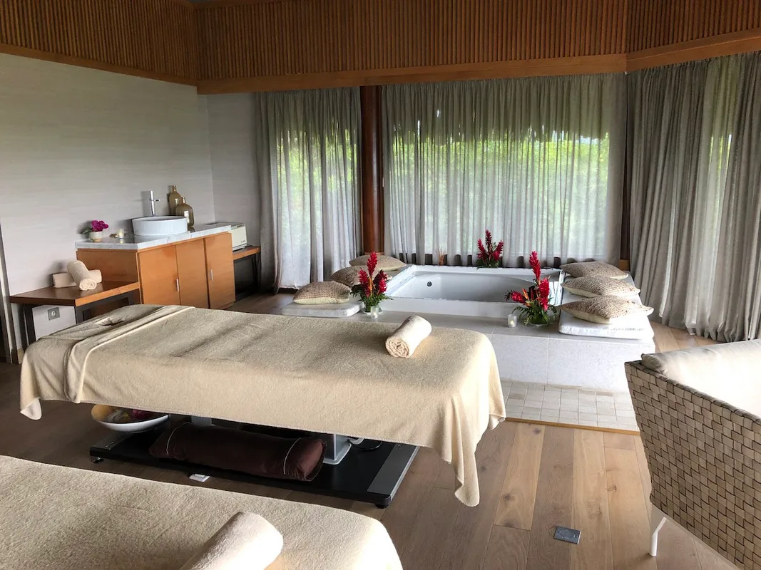 Khi Spa Khách Sạn Sang Trọng Cũng Gợi Ý 'Happy Ending'
