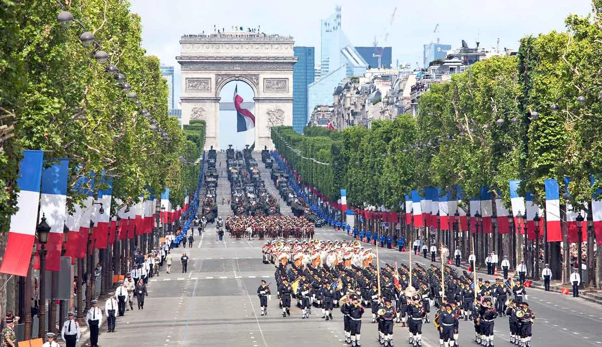 Kinh Nghiệm Tham Gia Lễ Hội Bastille Day Ở Paris: Đi Đâu, Làm Gì