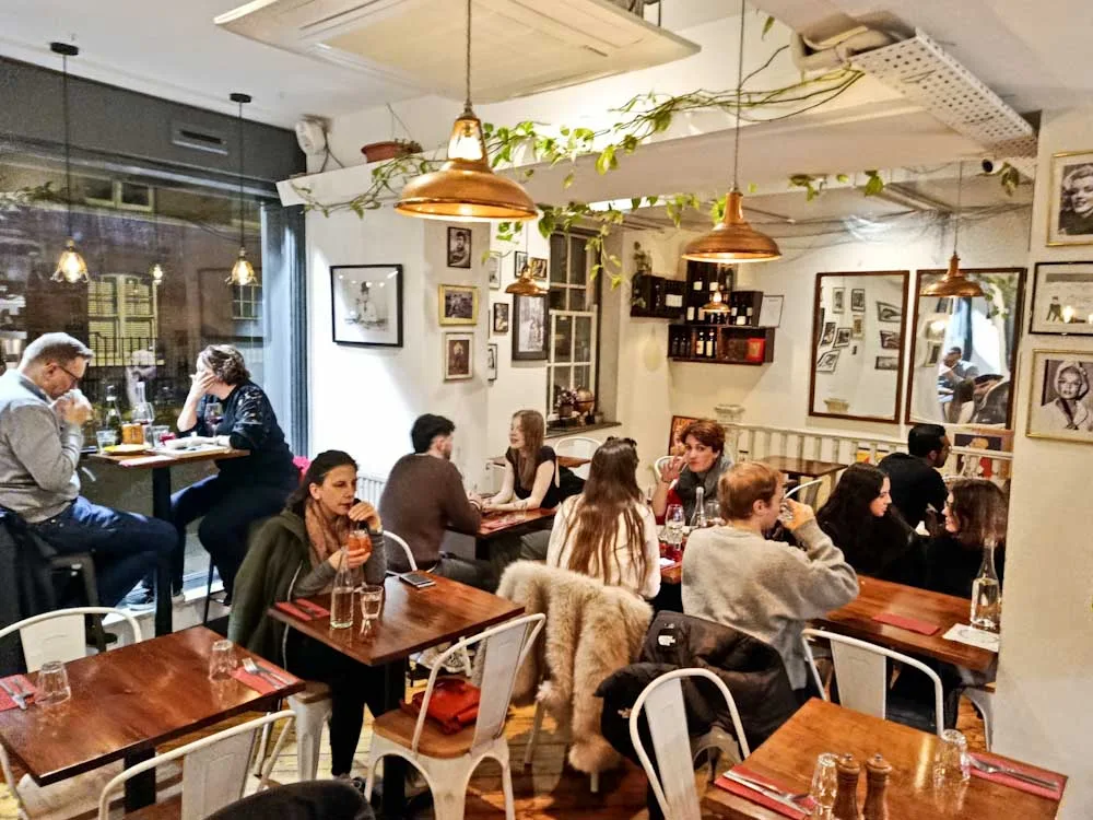 Lạc vào không gian ấm cúng Ý giữa lòng London