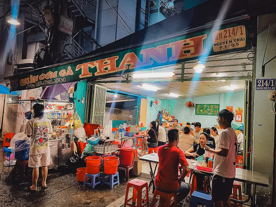 Lang Thang Quận 5: Ẩm Thực Ngõ Nhỏ Chợ Lớn Khiến Lòng Người Say