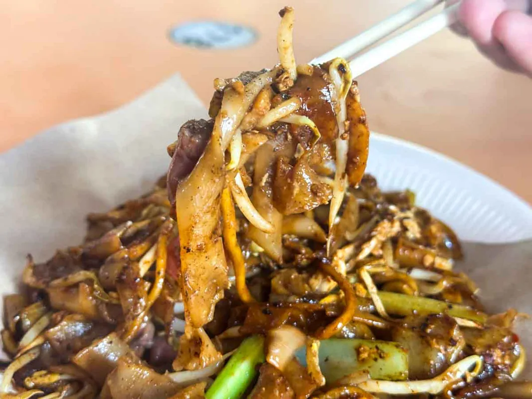 Lao Fu Zi Fried Kway Teow: Char Kway Teow MICHELIN Tại Old Airport Road, Singapore