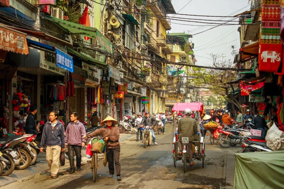 Lịch Trình 2 Tuần Khám Phá Việt Nam: Du Lịch Chậm Hay Lộ Trình Cổ Điển?