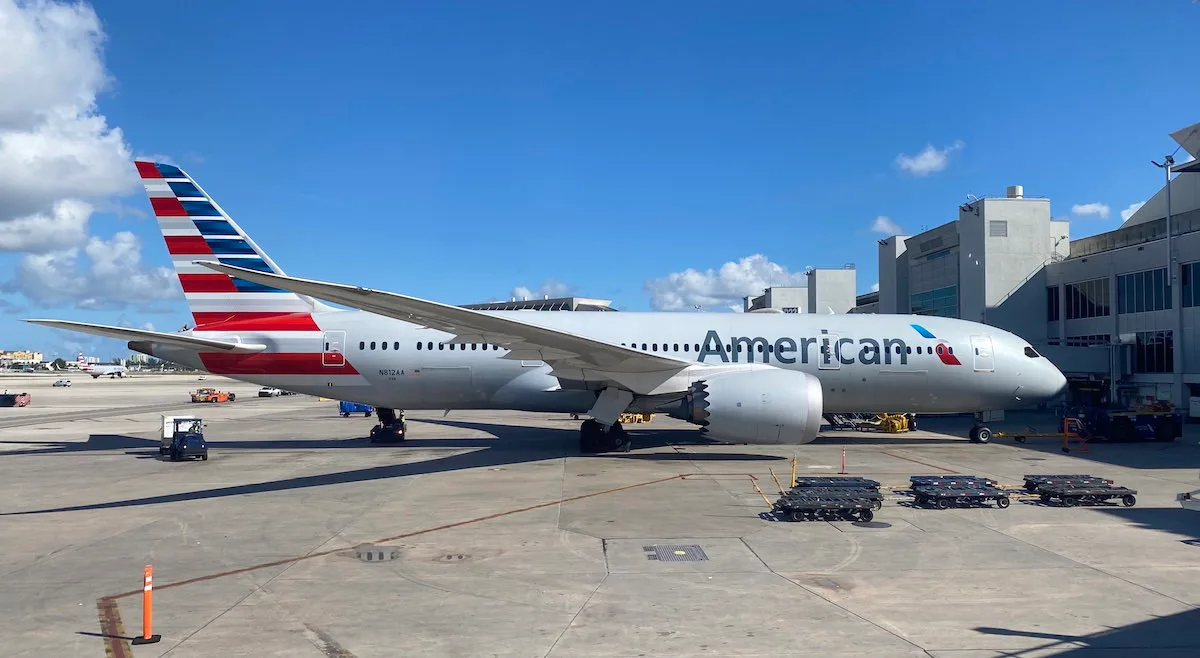 Liệu United Airlines Có Thể Mua Lại American Airlines? Những Lập Luận Gây Tranh Cãi Từ CEO Scott Kirby