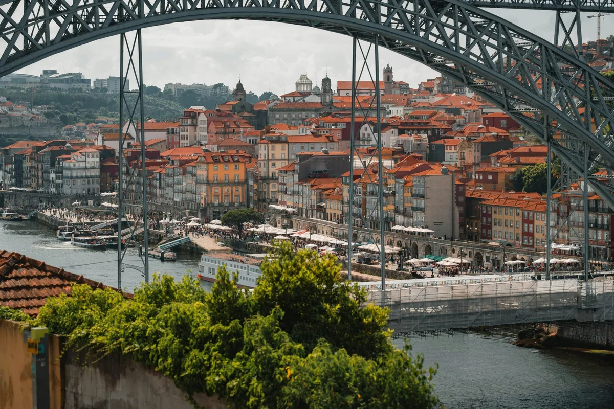Lisbon Hay Porto: Điểm Đến Nào Hấp Dẫn Hơn Cho Dân Phượt?