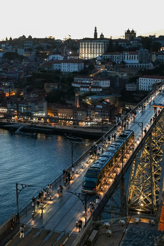 Lisbon Hay Porto: Điểm Đến Nào Hấp Dẫn Hơn Cho Dân Phượt?
