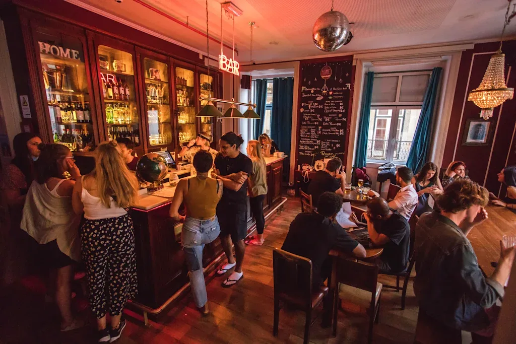 Lisbon Hay Porto: Điểm Đến Nào Hấp Dẫn Hơn Cho Dân Phượt?