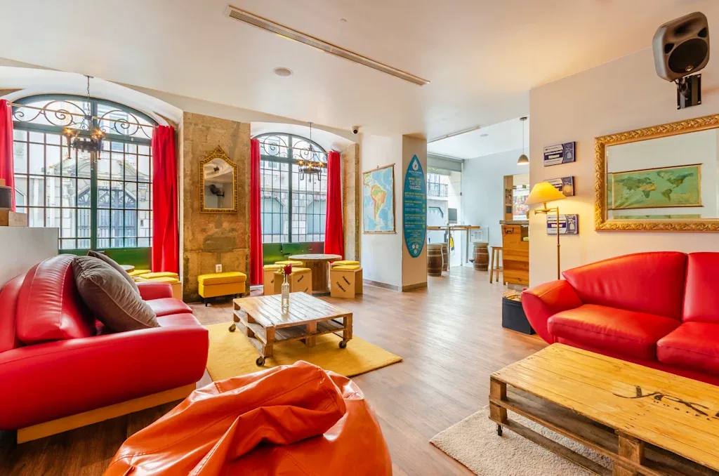 Lisbon Hay Porto: Điểm Đến Nào Hấp Dẫn Hơn Cho Dân Phượt?
