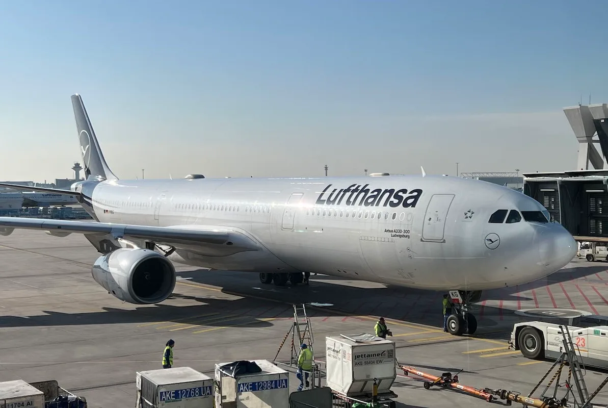 Lufthansa Thay Đổi Chính Sách: Hủy Vé ‘Lin Lin’ Giờ Tốn Đến 1.500 Euro