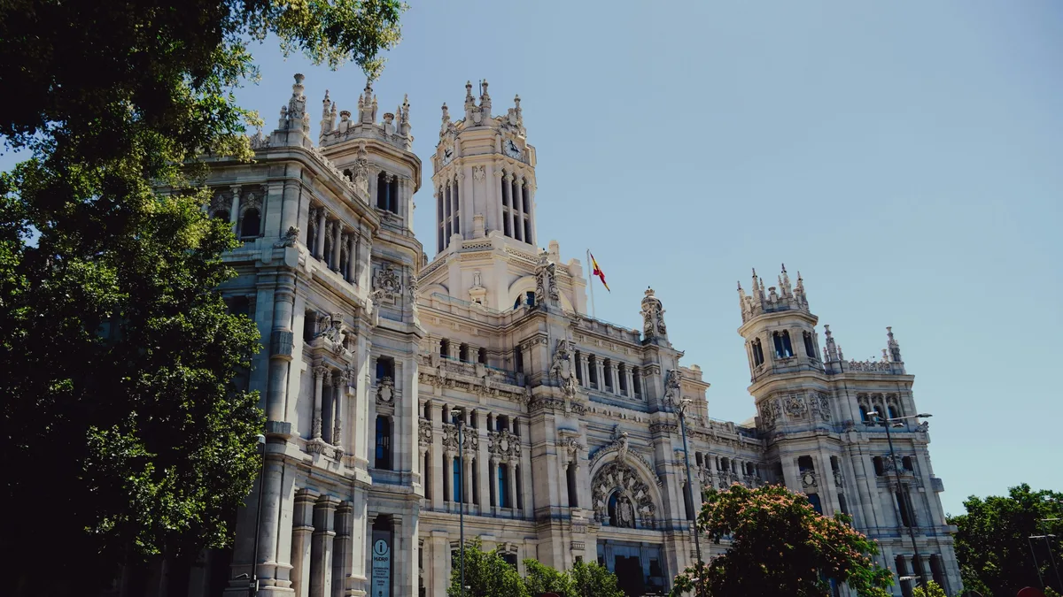 Madrid hay Barcelona: Chọn Điểm Đến Nào Cho Chuyến Đi Của Bạn?