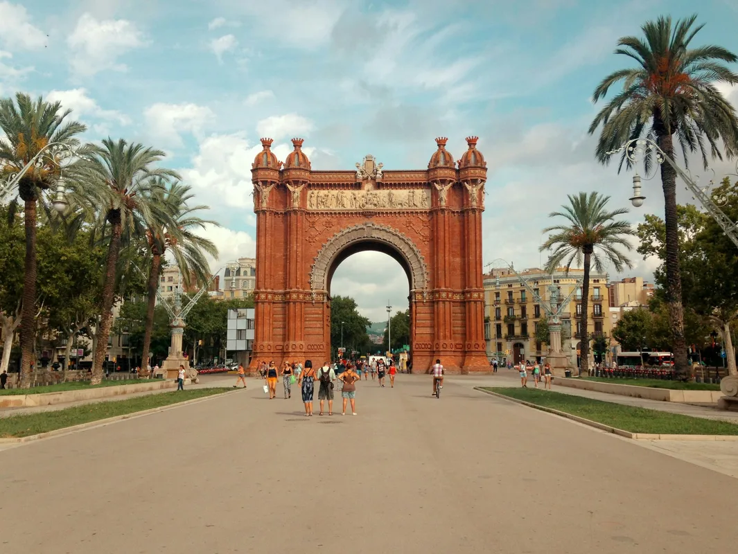 Madrid hay Barcelona: Chọn Điểm Đến Nào Cho Chuyến Đi Của Bạn?