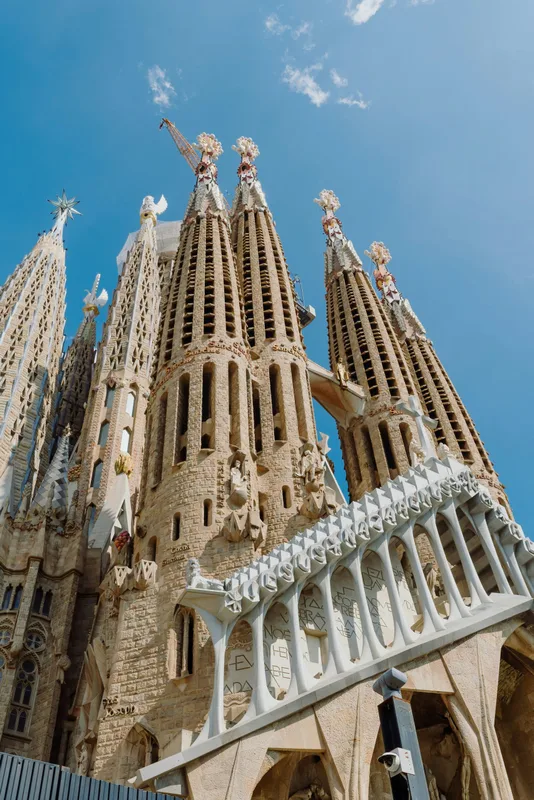 Madrid hay Barcelona: Chọn Điểm Đến Nào Cho Chuyến Đi Của Bạn?