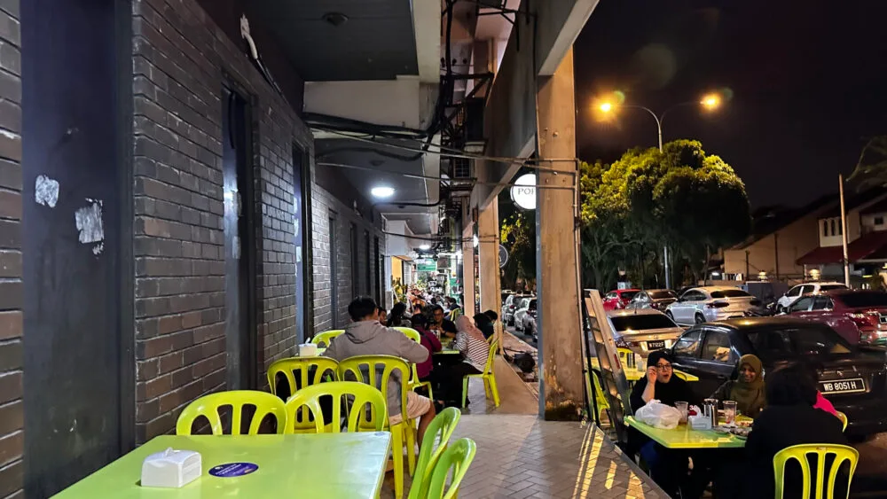 Nasi Lemak Burung Hantu: Hương vị đặc sắc chờ đón đến 3 giờ sáng
