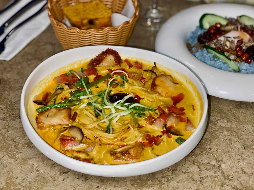Nasi Lemak Risotto Gây Bão Tại Bangsar: Món Laksa Angel Hair Thì Số Một