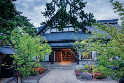 Ngâm Mình Trong Nước Suối Nóng Nhật Bản Tại 12 Onsen Ryokan Đẹp Nhất