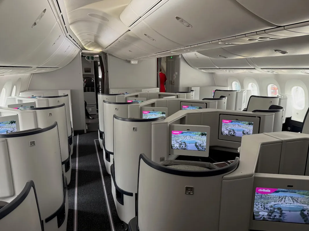 Người nổi tiếng gây rắc rối với Avianca khi đốt bom mùi trên chuyến bay