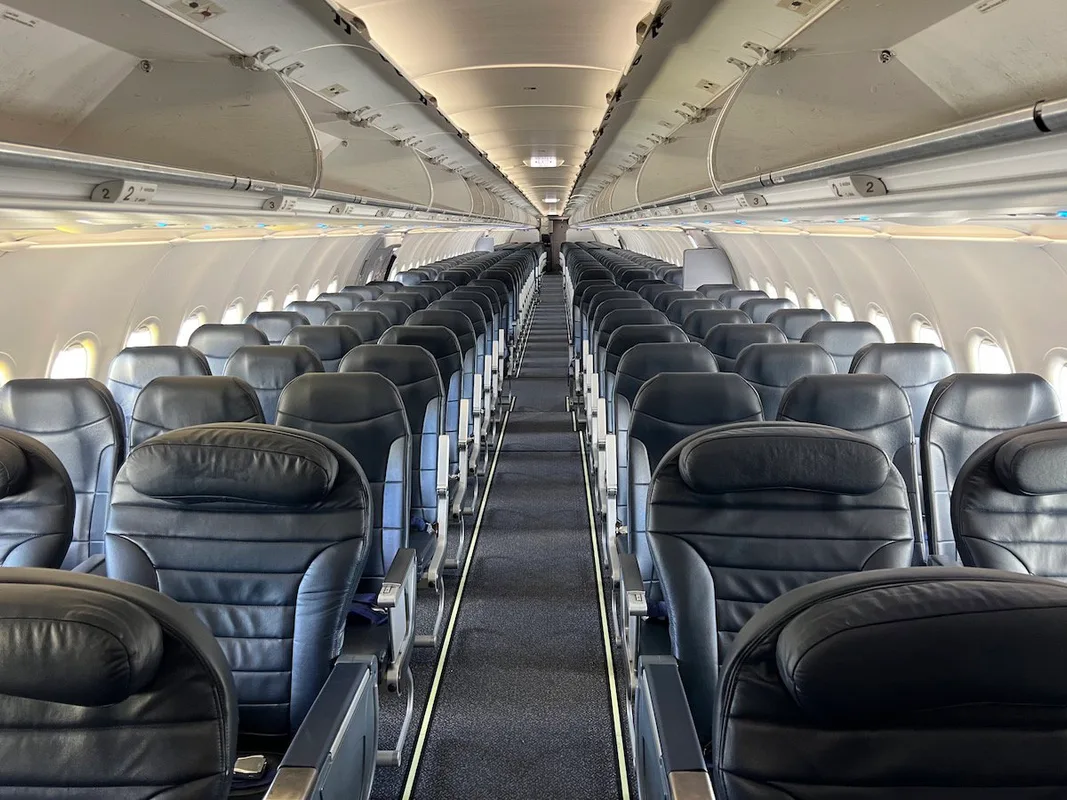 Nguyên Nhân Spirit Airlines Ngừng Hoạt Động: Ai Đáng Trách?