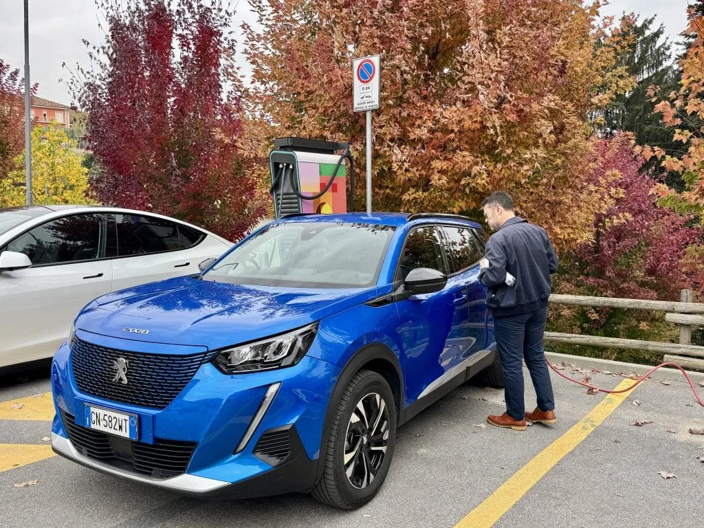Những Trải Nghiệm Khó Quên Tại Nước Ngoài Năm 2025