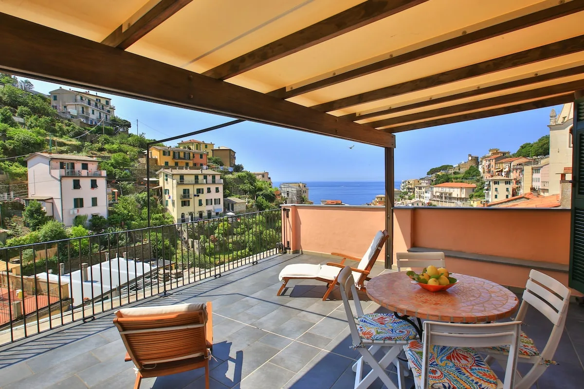 Ở Cinque Terre: Chọn Airbnb Nào Để Trọn Kỳ Nghỉ Ý?