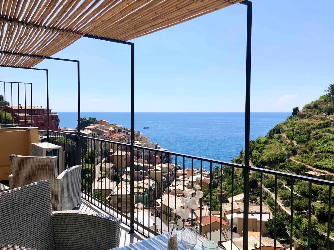 Ở Cinque Terre: Chọn Airbnb Nào Để Trọn Kỳ Nghỉ Ý?