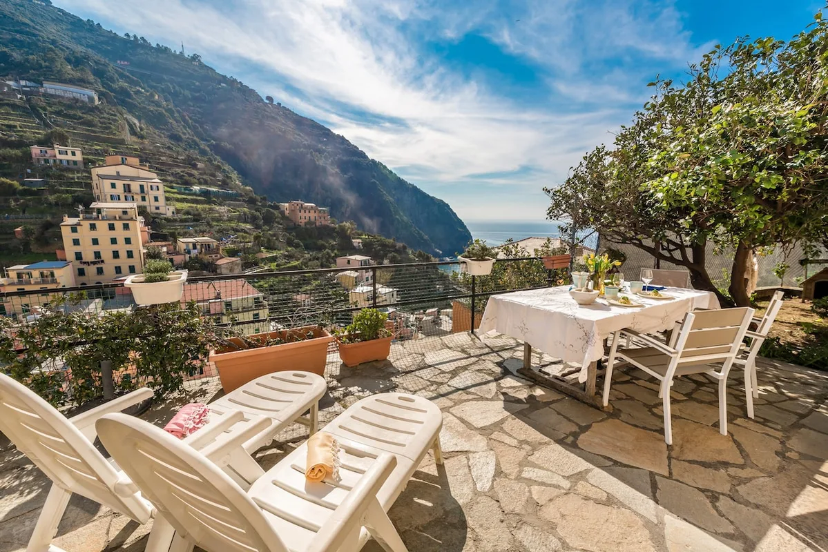 Ở Cinque Terre: Chọn Airbnb Nào Để Trọn Kỳ Nghỉ Ý?