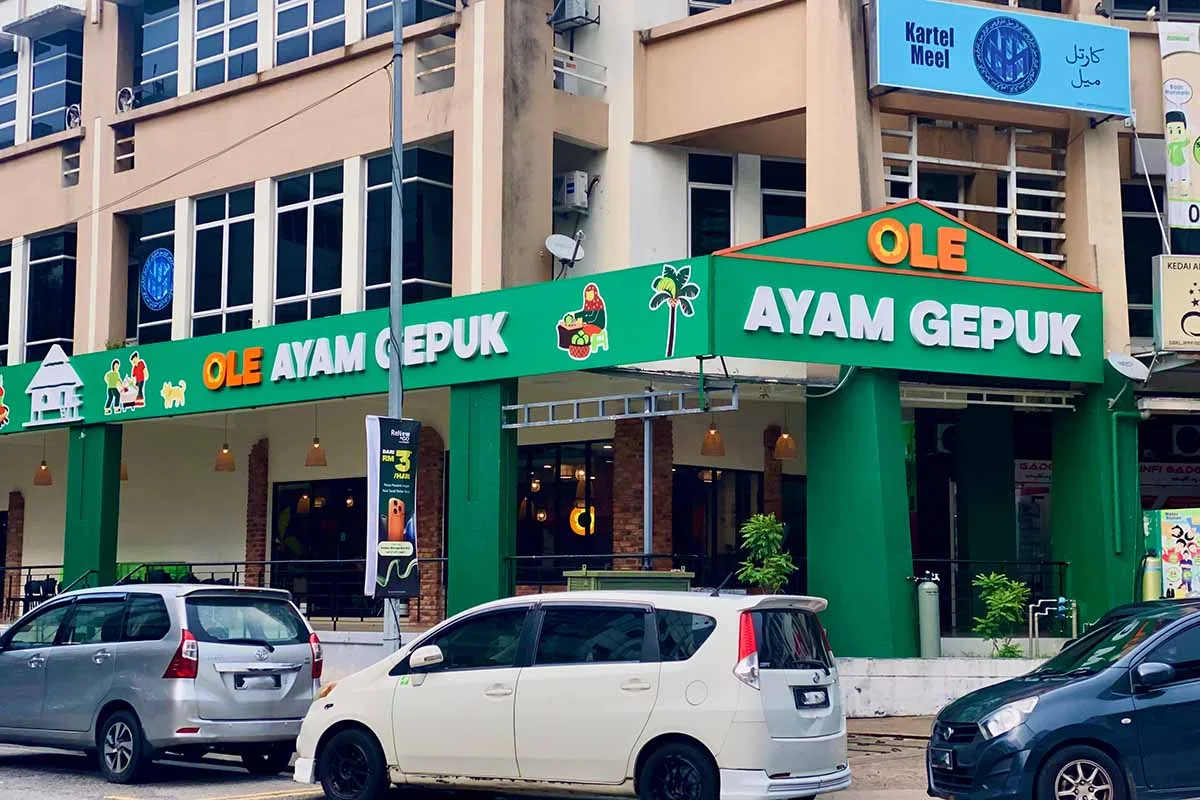 Ole Ayam Gepuk: Khám Phá Món Ayam Gepuk Với Hương Vị Hạt Phỉ Tại Kuala Lumpur