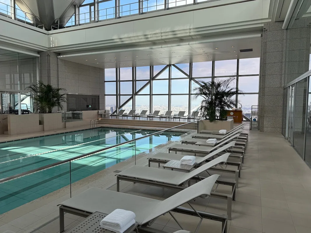 Park Hyatt Tokyo: Khách Sạn Biến Hình Thành Resort Để Tránh Phục Vụ Nghỉ Trễ?