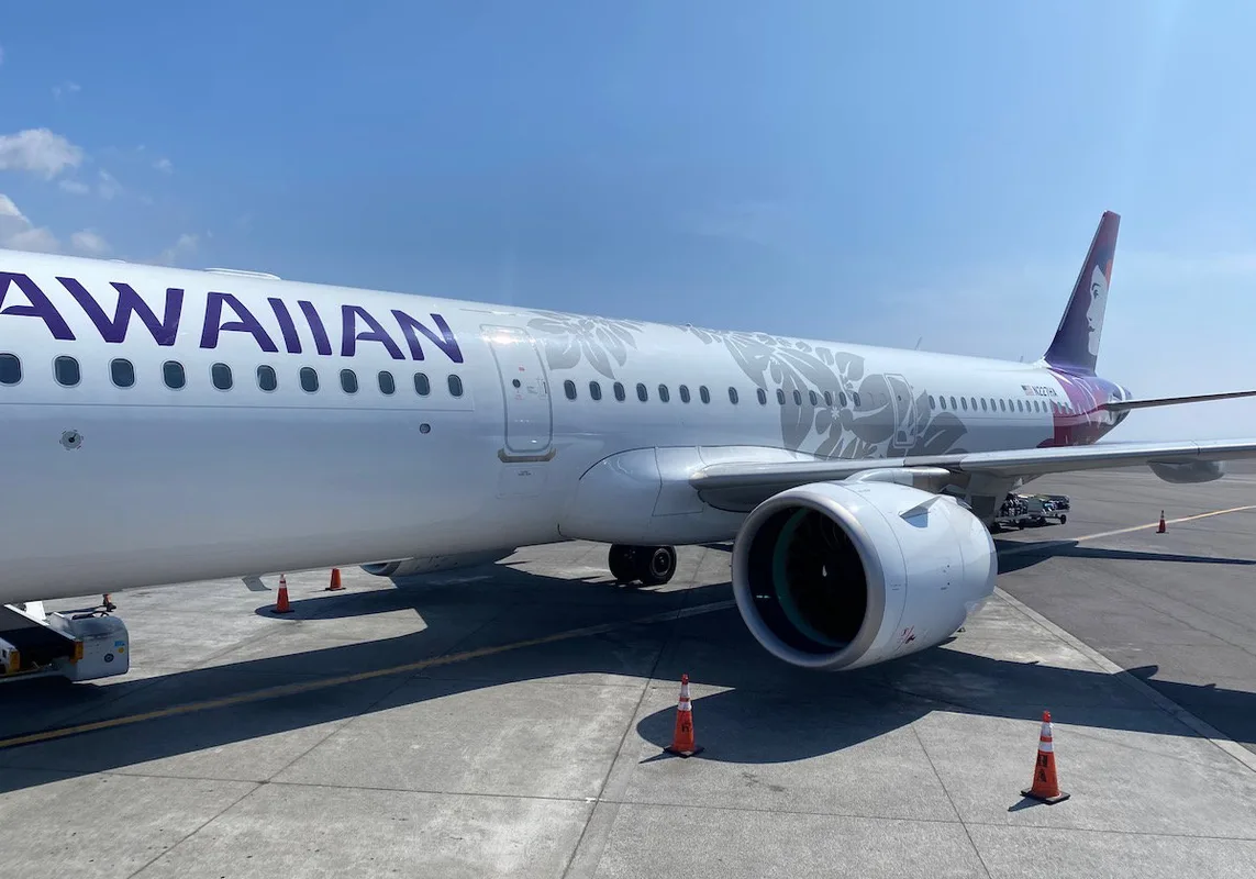 Phi Công Hawaiian Airlines Phải Cạo Râu, Kết Thúc Quy Định Hiếm Có